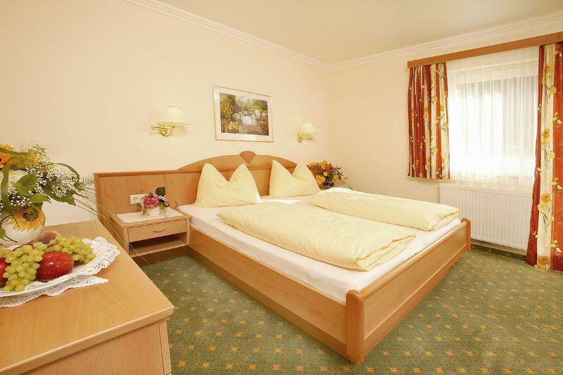 Hotel Taxerhof Радштадт Экстерьер фото