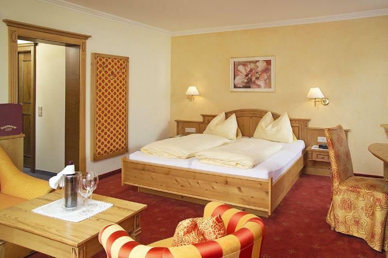 Hotel Taxerhof Радштадт Экстерьер фото